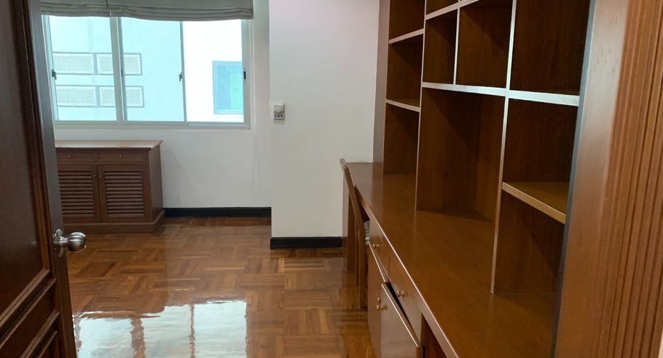 For rent 3 bedrooms condo in Watthana, Bangkok