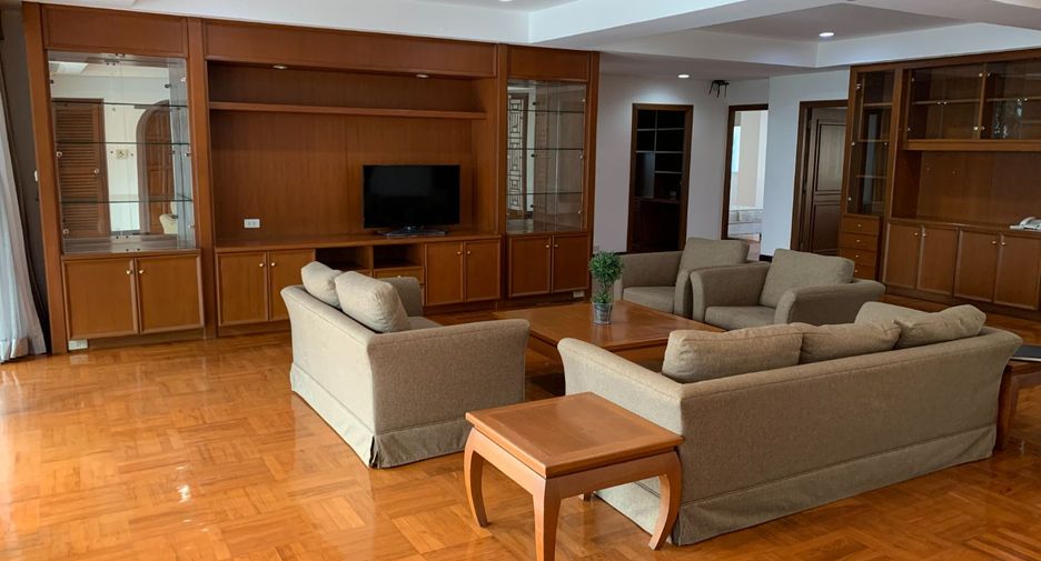 For rent 3 bedrooms condo in Watthana, Bangkok