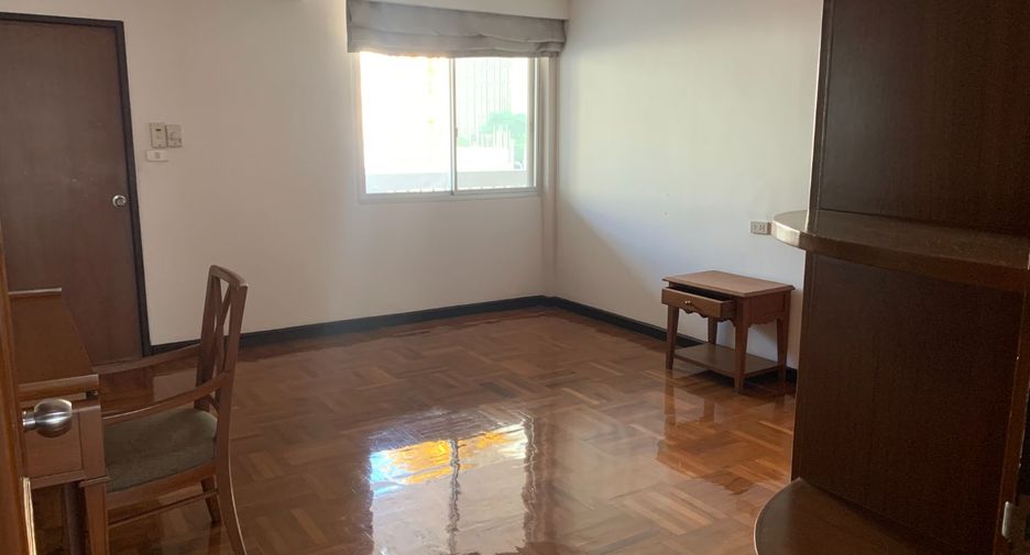 For rent 3 bedrooms condo in Watthana, Bangkok