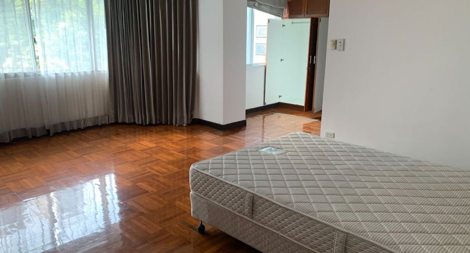 For rent 3 bedrooms condo in Watthana, Bangkok