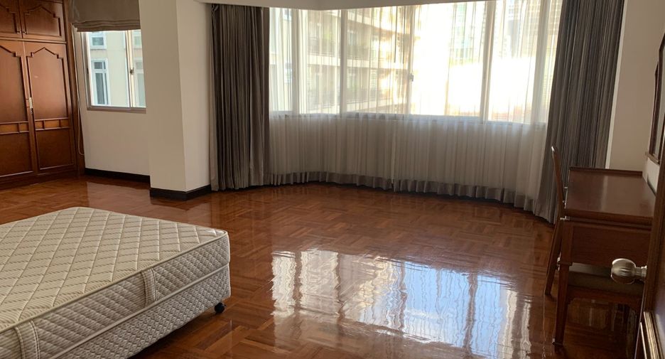 For rent 3 bedrooms condo in Watthana, Bangkok