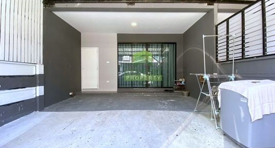 For sale 3 bedrooms townhouse in Lat Lum Kaeo, Pathum Thani