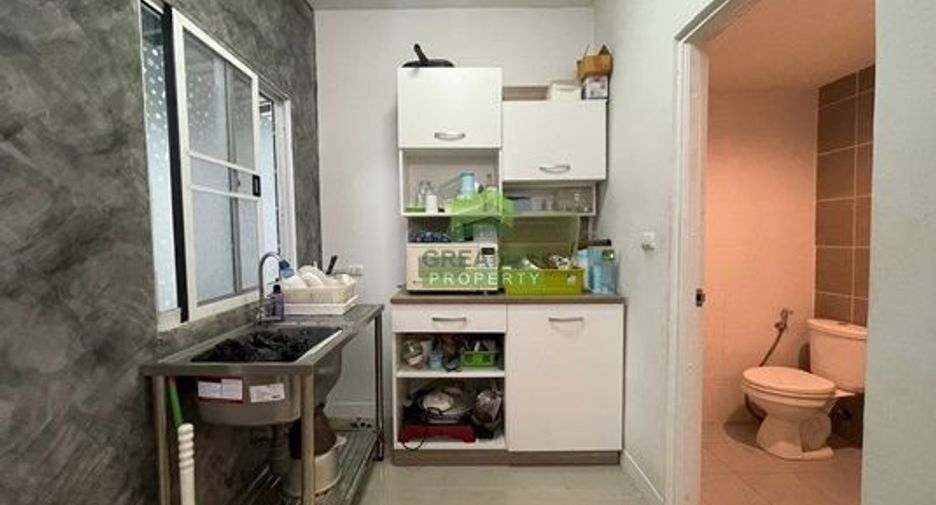 Casa adosada en venta de 4 habitaciones en Lam Luk Ka, Pathum Thani