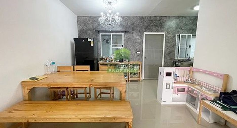 Casa adosada en venta de 4 habitaciones en Lam Luk Ka, Pathum Thani