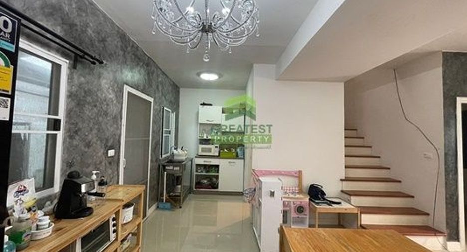 Casa adosada en venta de 4 habitaciones en Lam Luk Ka, Pathum Thani