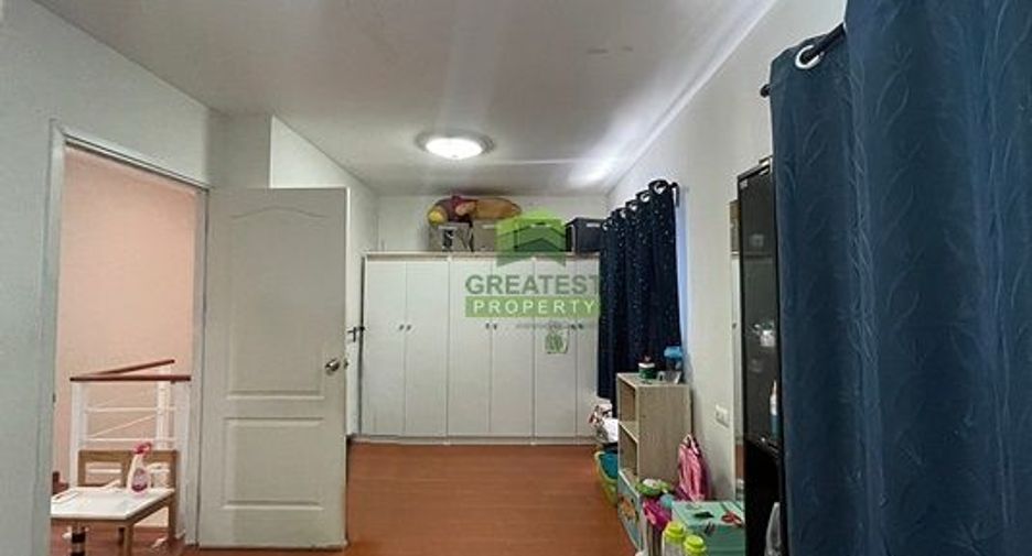 Casa adosada en venta de 4 habitaciones en Lam Luk Ka, Pathum Thani