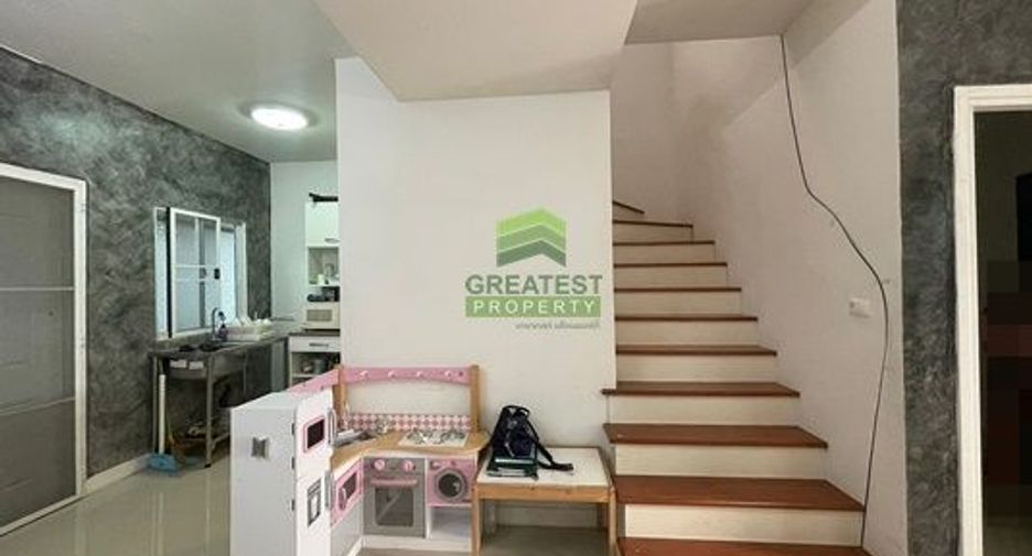 Casa adosada en venta de 4 habitaciones en Lam Luk Ka, Pathum Thani