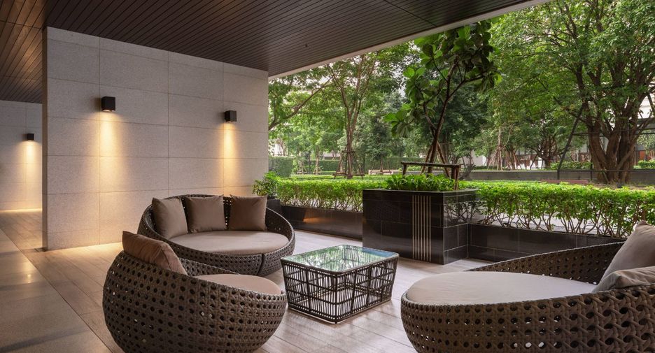 For rent 2 bedrooms apartment in Khlong Toei, Bangkok