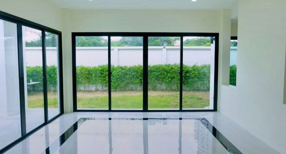 For sale 4 ベッドルーム house in Mueang Chon Buri, Chonburi