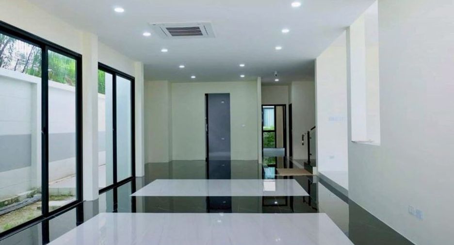 For sale 4 ベッドルーム house in Mueang Chon Buri, Chonburi