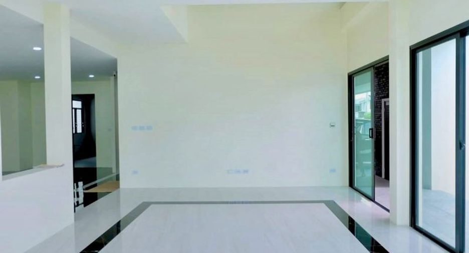 For sale 4 ベッドルーム house in Mueang Chon Buri, Chonburi
