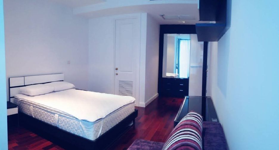 For rent 3 bedrooms condo in Pathum Wan, Bangkok