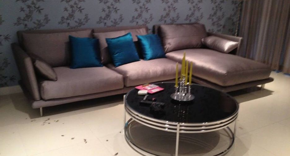 For rent 3 bedrooms condo in Pathum Wan, Bangkok