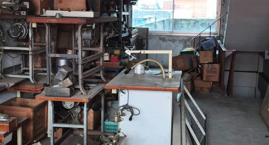 For sale 4 bedrooms retail Space in Khlong San, Bangkok