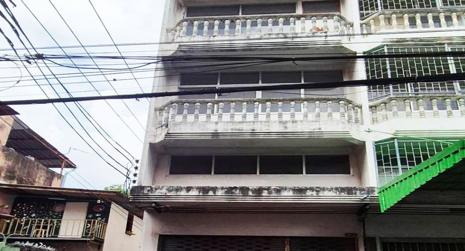 For sale 4 bedrooms retail Space in Khlong San, Bangkok