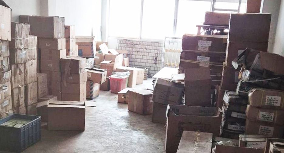 For sale 4 bedrooms retail Space in Khlong San, Bangkok