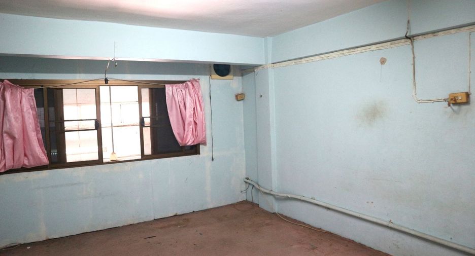 For sale 1 bed retail Space in Chom Thong, Bangkok
