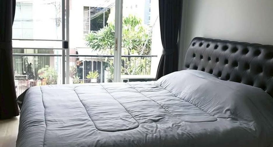 For rent 3 bedrooms townhouse in Yan Nawa, Bangkok