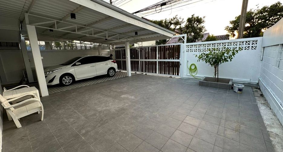 Haus zur Miete mit 3 Zimmer in Bang Kapi, Bangkok