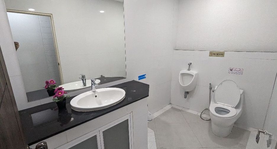 Haus zur Miete mit 9 Zimmer in Wang Thonglang, Bangkok