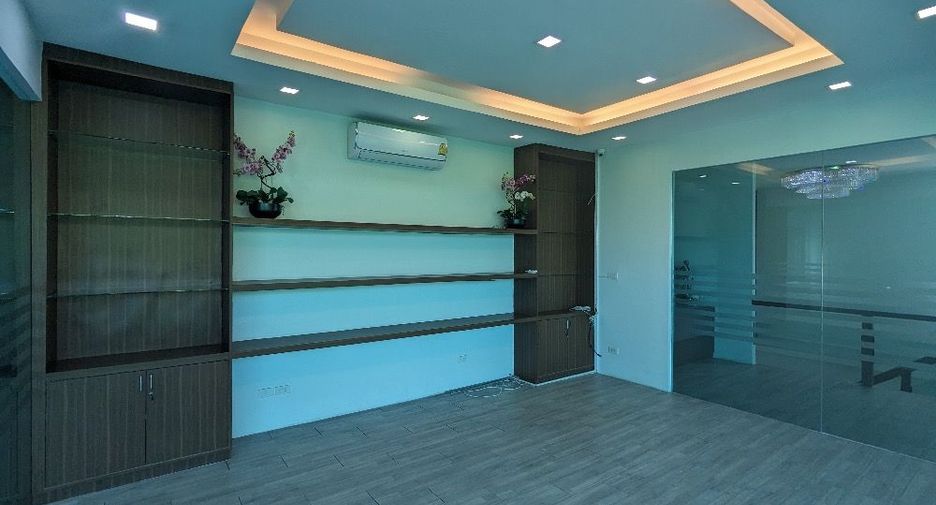 Haus zur Miete mit 9 Zimmer in Wang Thonglang, Bangkok