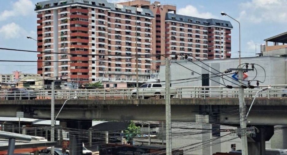For sale 1 bed condo in Bang Kapi, Bangkok