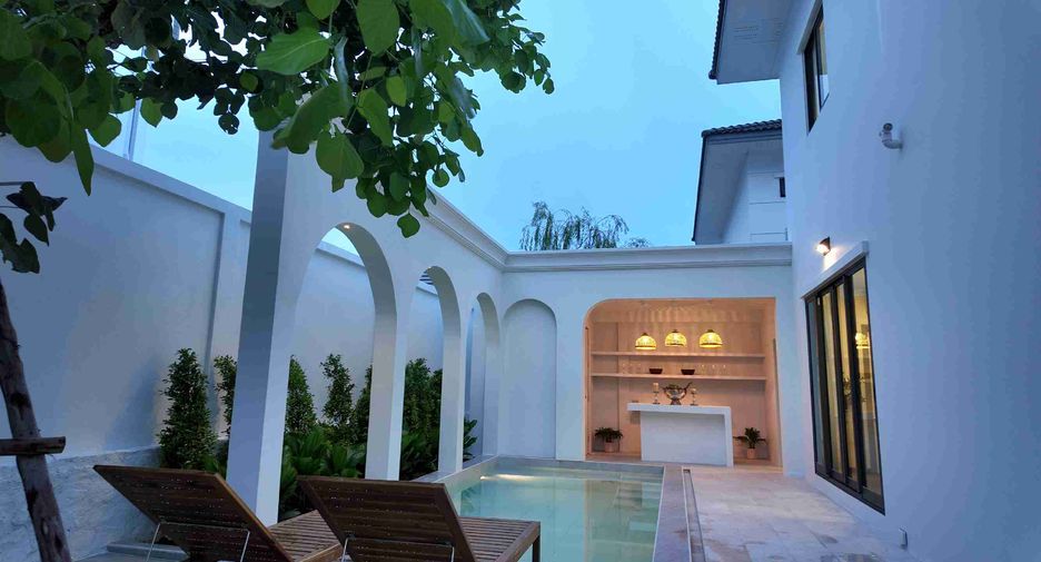 For sale and for rent 4 bedrooms villa in Sattahip, Chonburi