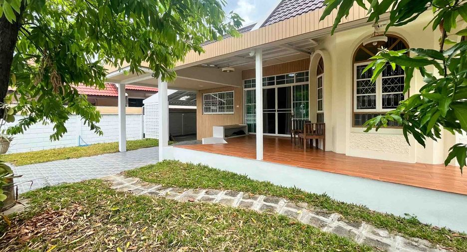 For rent 3 bedrooms house in Mueang Chiang Mai, Chiang Mai