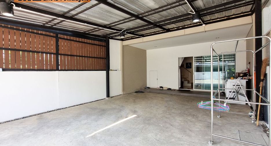 For rent 3 bedrooms townhouse in Suan Luang, Bangkok