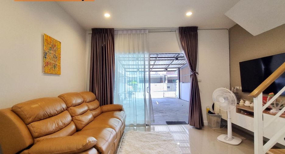 For rent 3 bedrooms townhouse in Suan Luang, Bangkok
