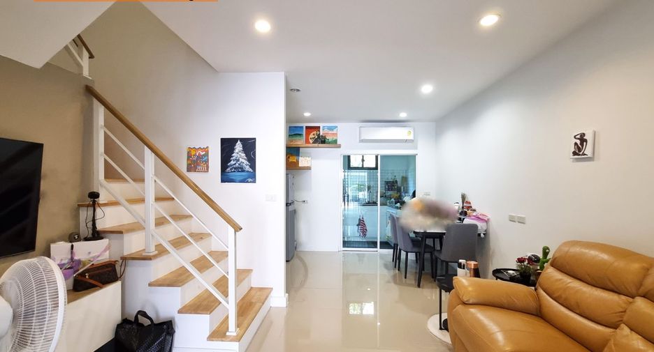 For rent 3 bedrooms townhouse in Suan Luang, Bangkok