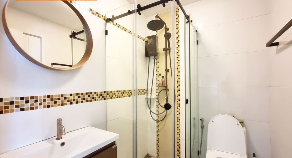 For rent 3 bedrooms townhouse in Suan Luang, Bangkok