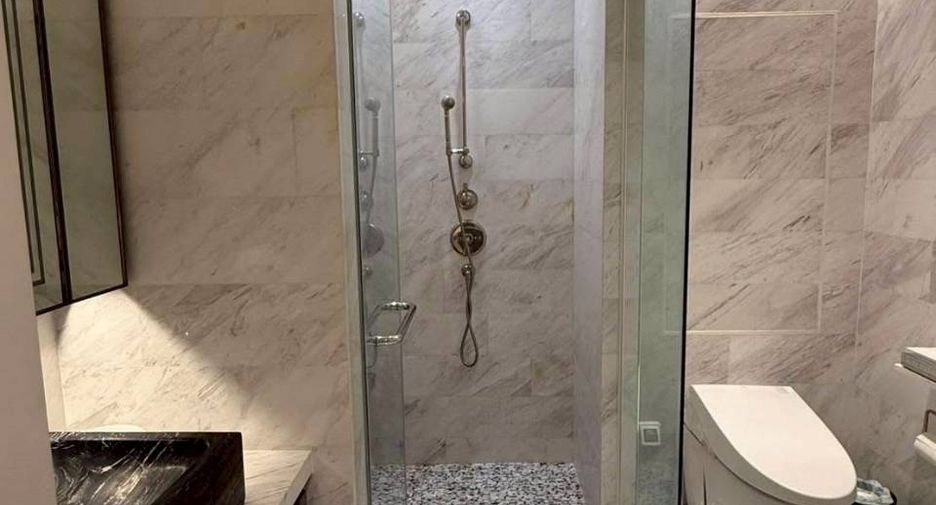 For rent and for sale 2 bedrooms condo in Khlong San, Bangkok