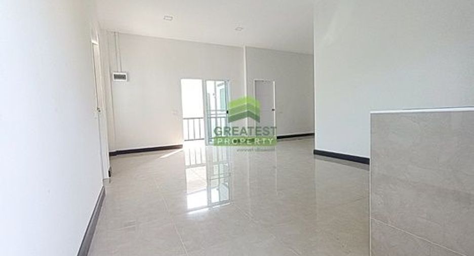 À vendre 2 chambres maison de ville à Phanat Nikhom, Chonburi
