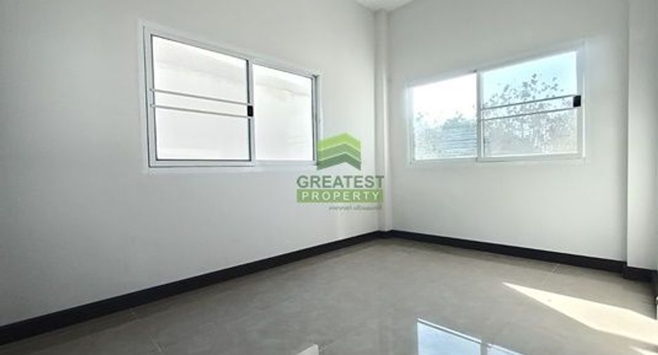 À vendre 2 chambres maison de ville à Phanat Nikhom, Chonburi
