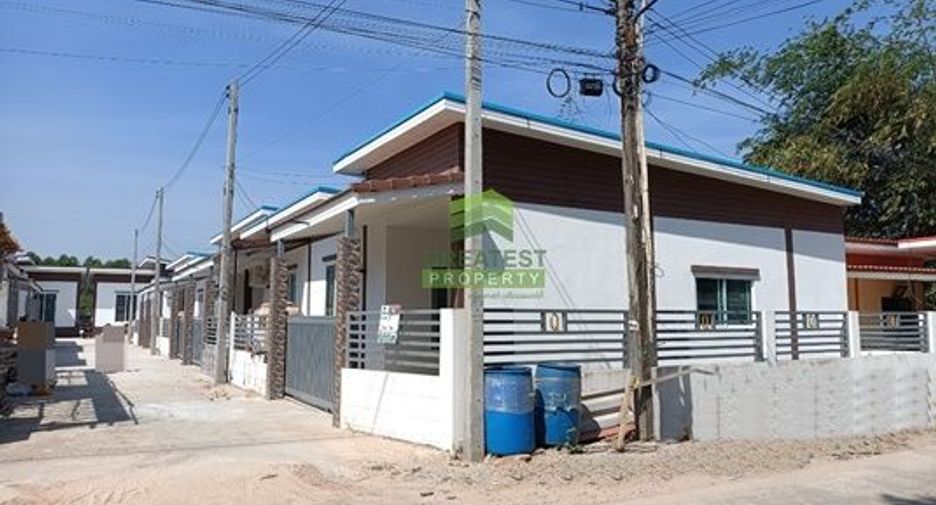 À vendre 2 chambres maison de ville à Phanat Nikhom, Chonburi