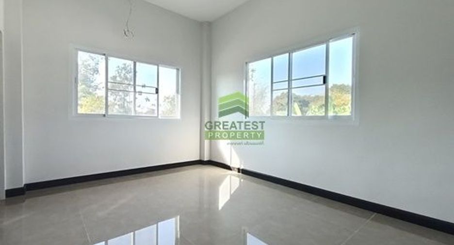 À vendre 2 chambres maison de ville à Phanat Nikhom, Chonburi
