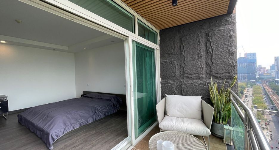 For rent 4 bedrooms condo in Pathum Wan, Bangkok