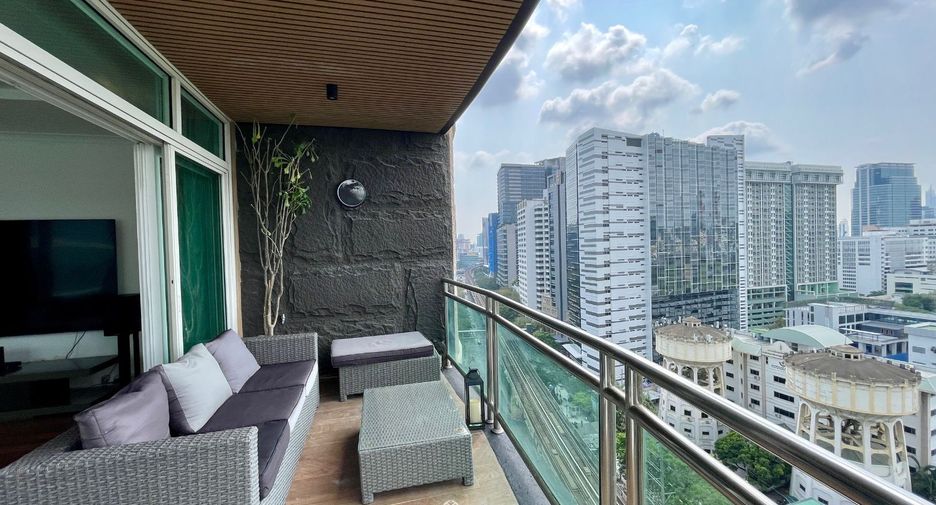 For rent 4 bedrooms condo in Pathum Wan, Bangkok