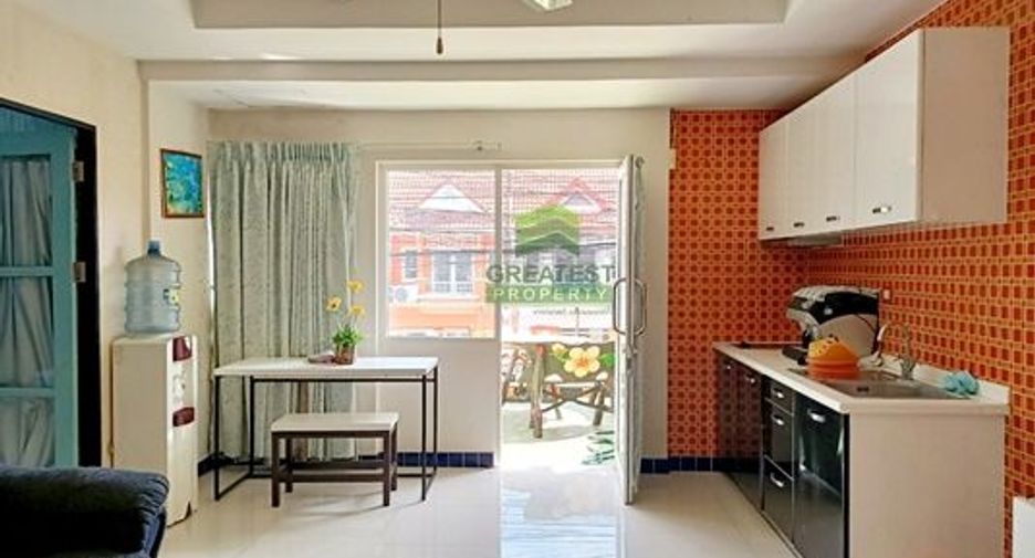 For sale 4 bed townhouse in East Pattaya, Pattaya