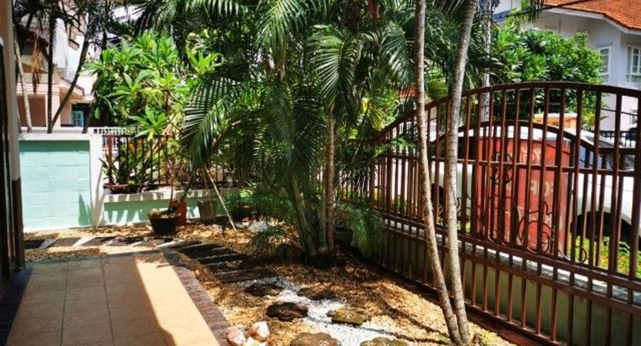 For rent 3 bedrooms house in Bang Kapi, Bangkok