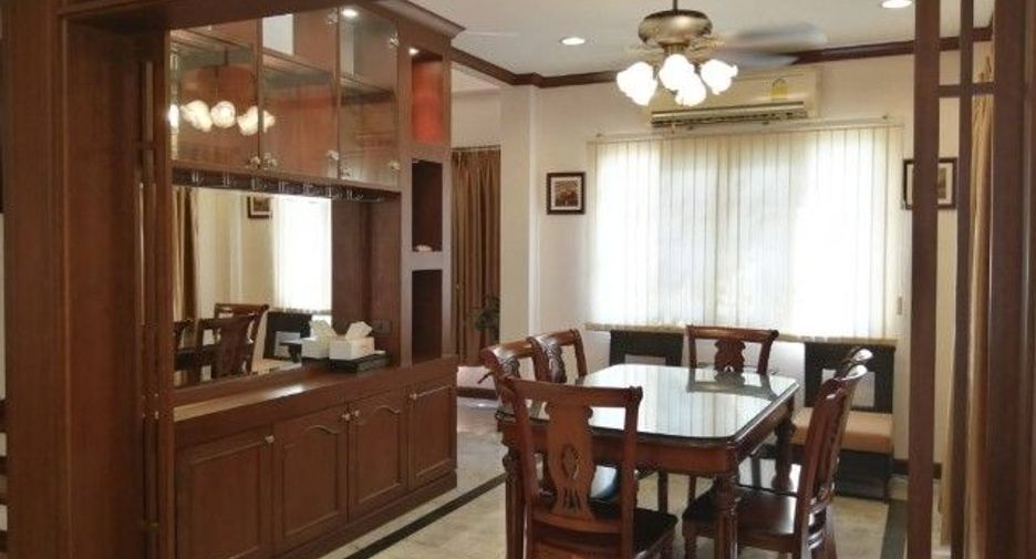 For rent 3 bedrooms house in Bang Kapi, Bangkok