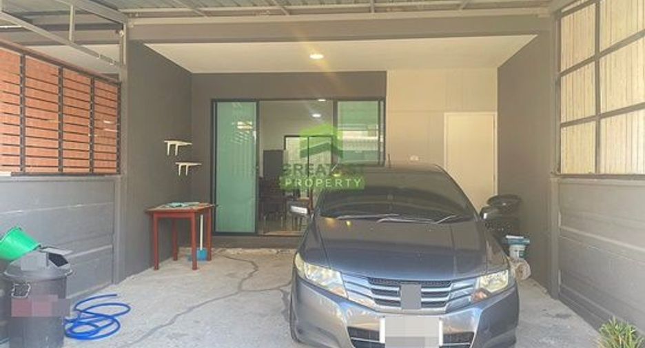 For sale 3 bedrooms townhouse in Lat Lum Kaeo, Pathum Thani