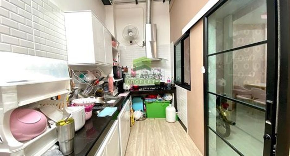 For sale 2 bedrooms townhouse in Krathum Baen, Samut Sakhon