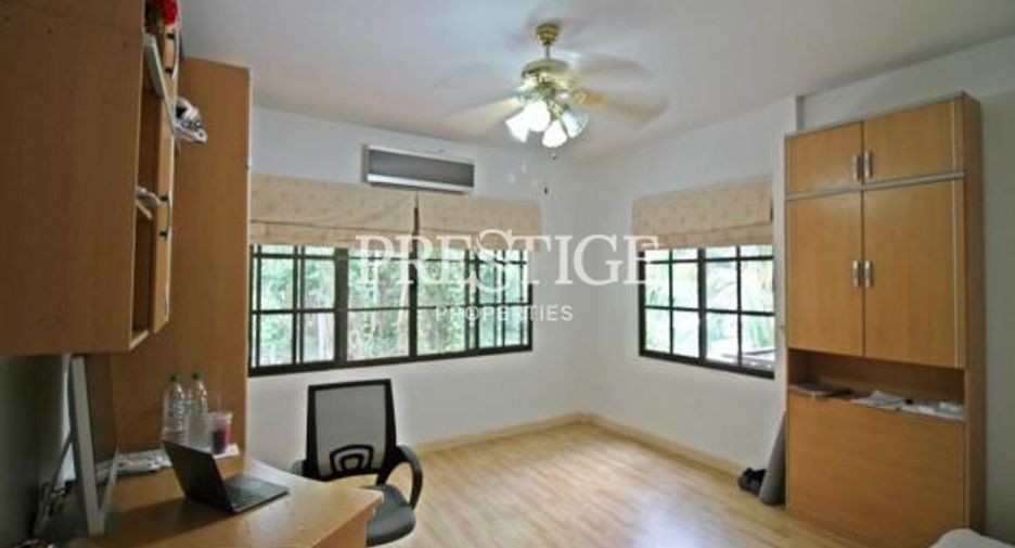 For sale 4 bedrooms house in East Pattaya, Pattaya