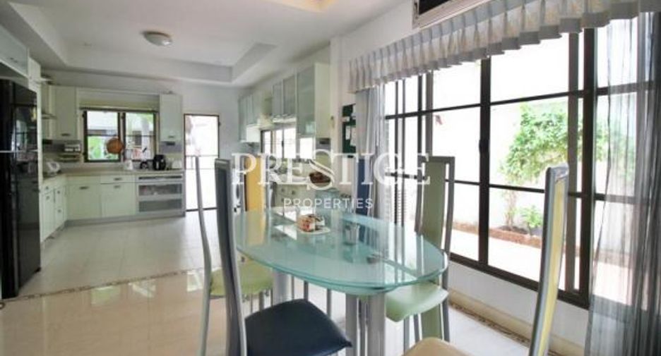 For sale 4 bedrooms house in East Pattaya, Pattaya
