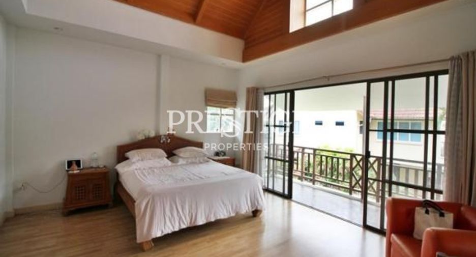 For sale 4 bedrooms house in East Pattaya, Pattaya