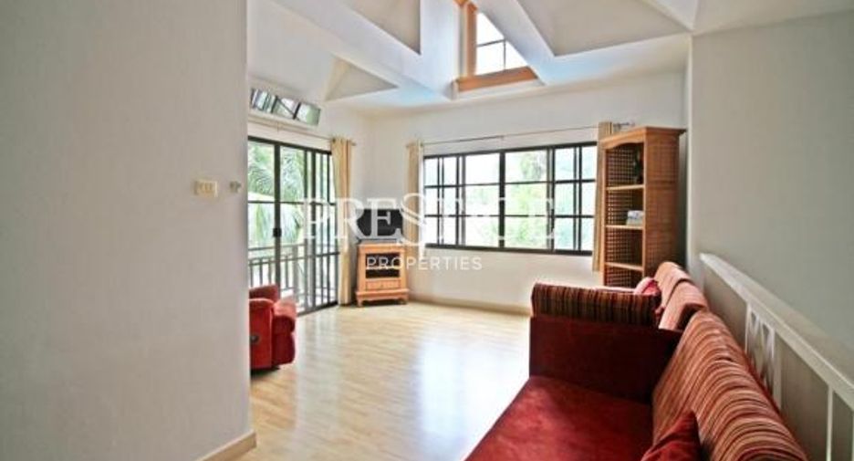 For sale 4 bedrooms house in East Pattaya, Pattaya