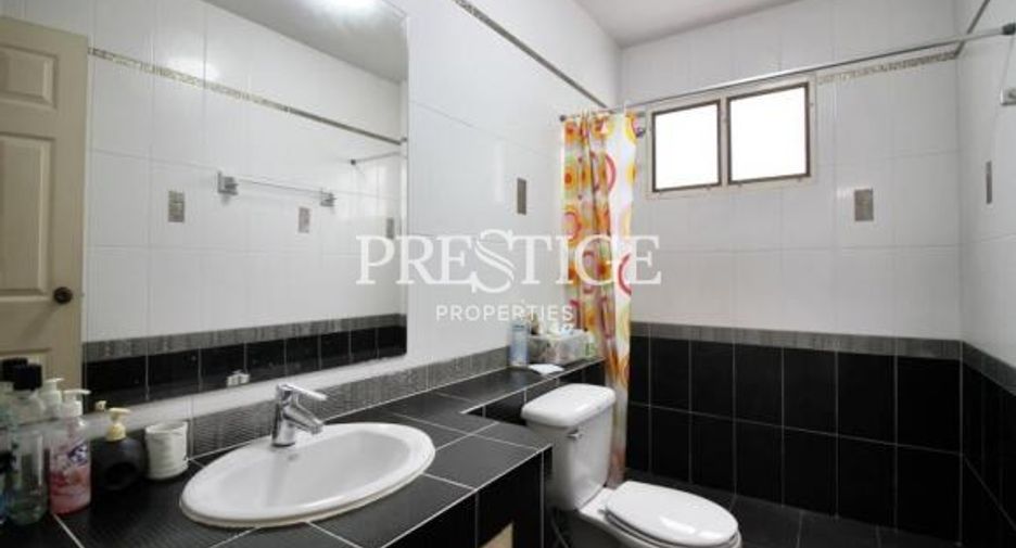 For sale 4 bedrooms house in East Pattaya, Pattaya