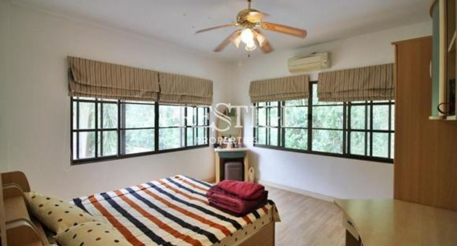 For sale 4 bedrooms house in East Pattaya, Pattaya